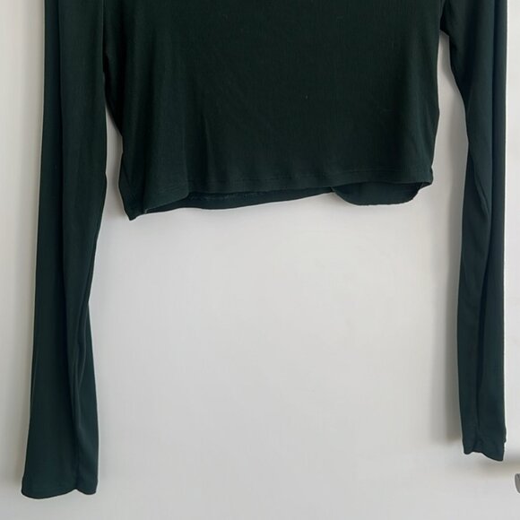 Aritzia Sunday Best Freshman Waist Cropped Turtleneck, Size L - Picture 2 of 3